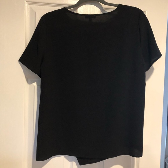 Black top with button detail - Picture 4 of 4